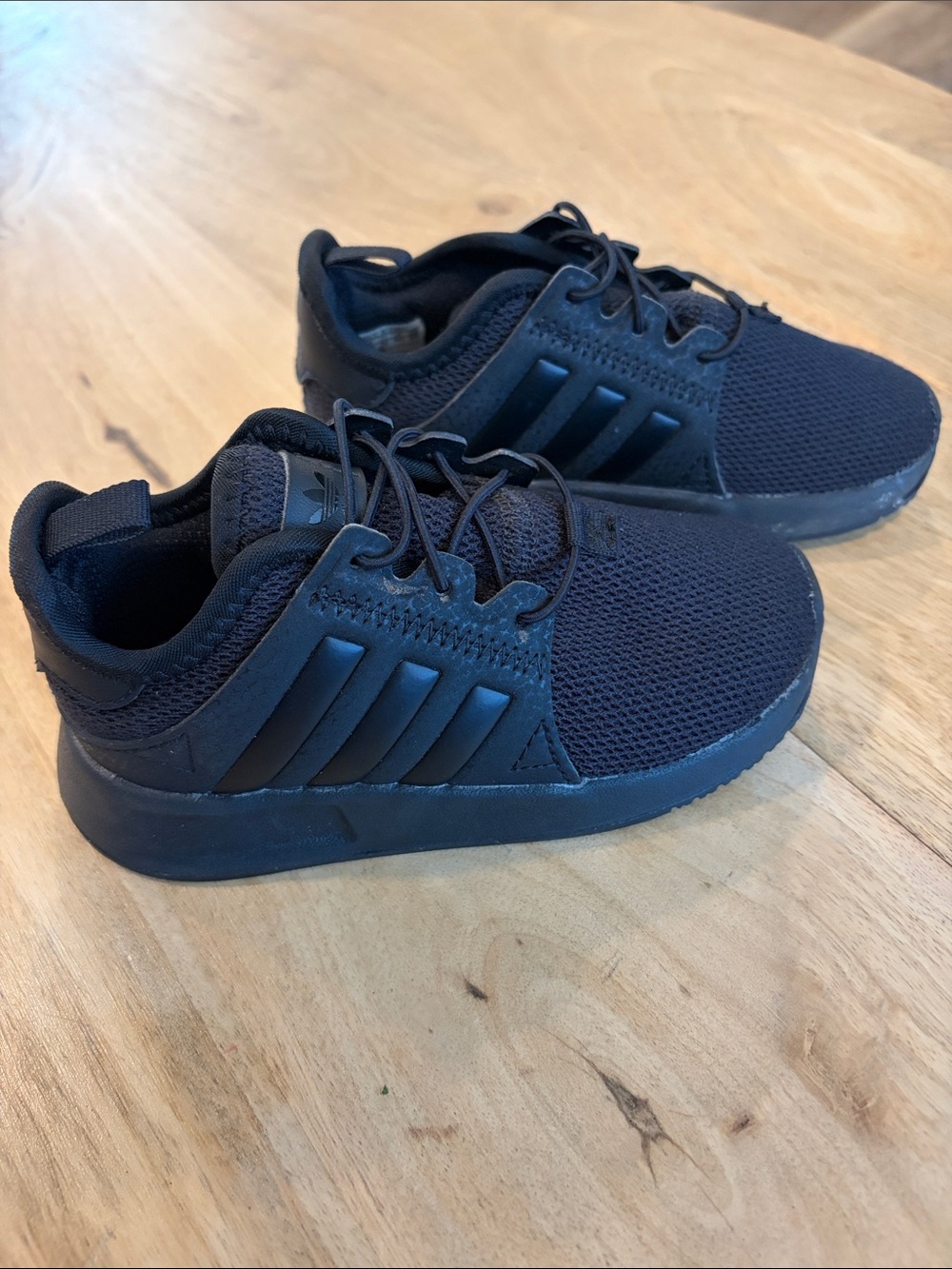 adidas toddler size 8 Black Low-Top Athletic Sneakers